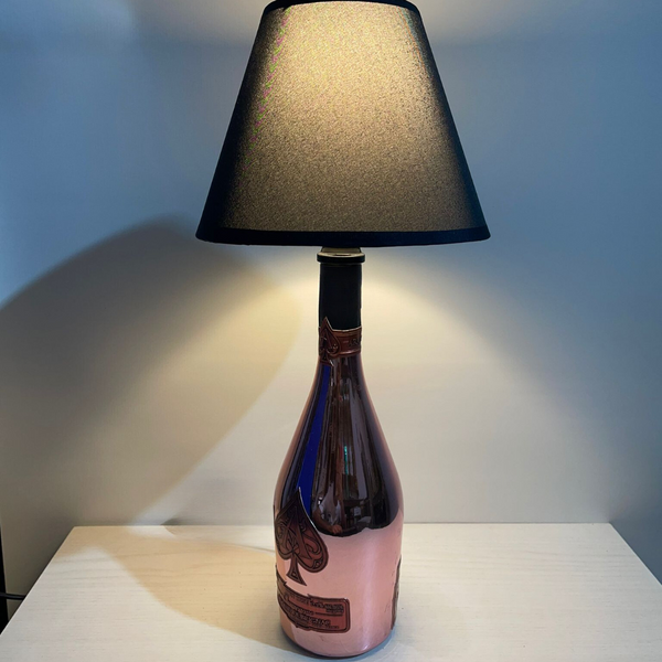 Lampada da tavolo ARMAND DE BRIGNAC ROSA