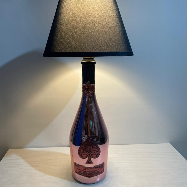 Lampada da tavolo ARMAND DE BRIGNAC ROSA